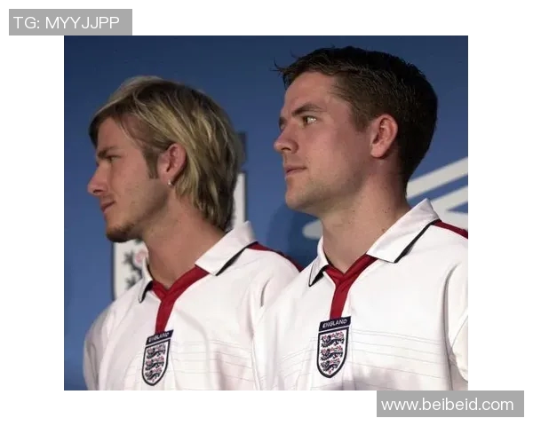 欧文与足球明星亲密合照展现友谊与运动精神的精彩瞬间